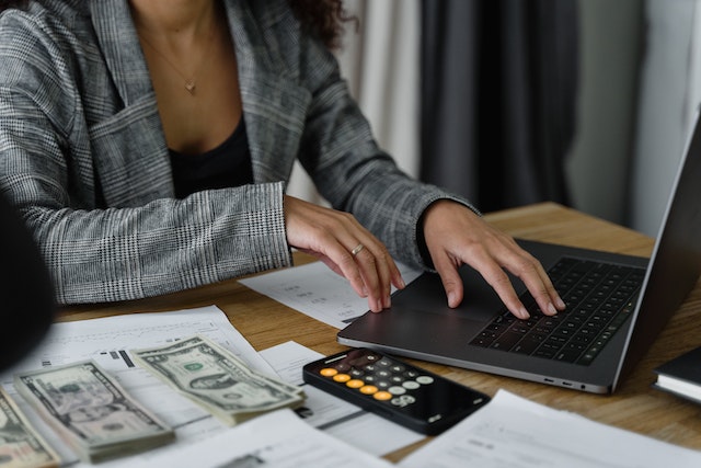 woman looking at alimony payments