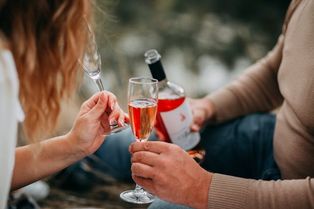 couple drinking wine at picnic