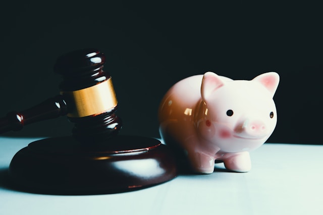 piggy bank and gavel